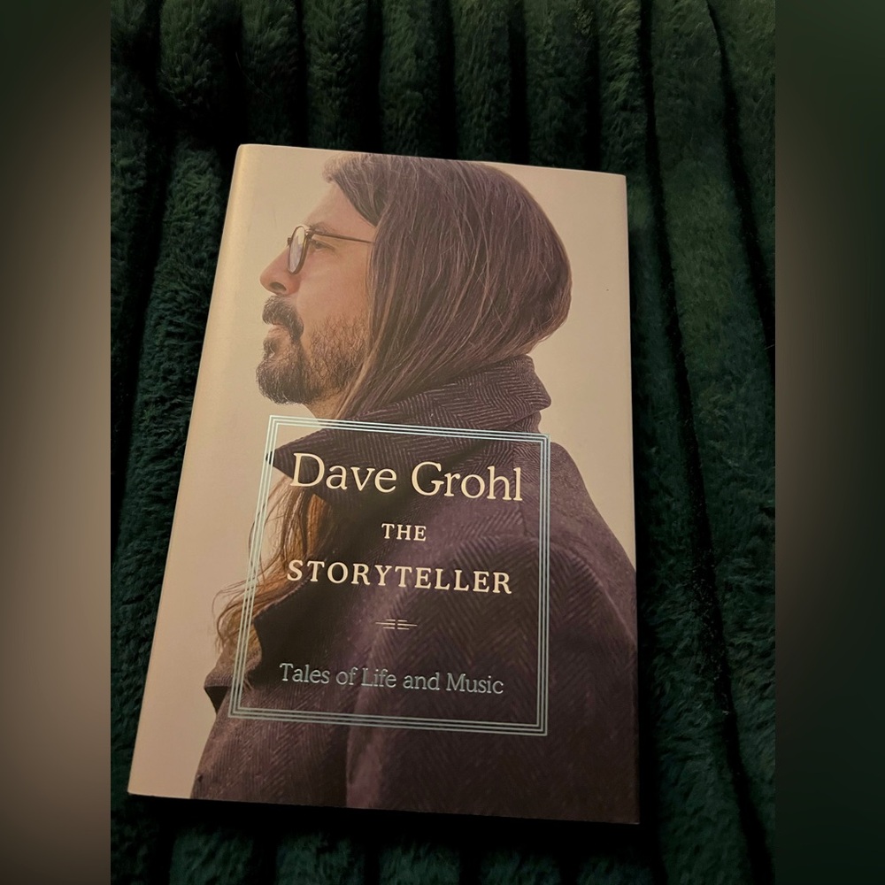 LIKE BRAND NEW- Dave Grohl Bio HardCover Book